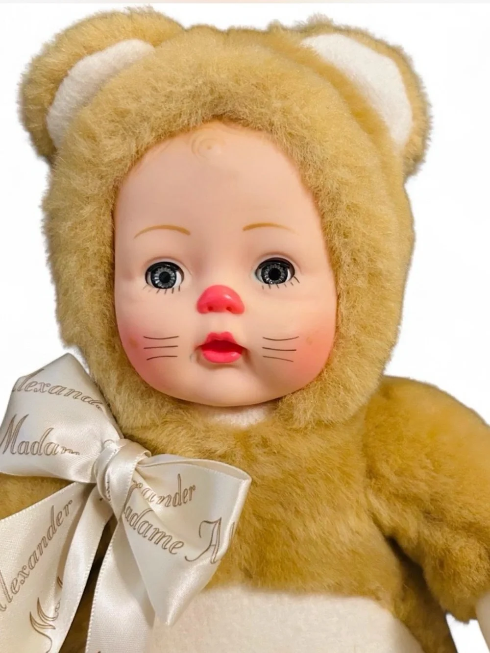 Madame Alexander Hug Me Teddy Plush Stuffed Bear Doll Tan/White Vintage 1990
